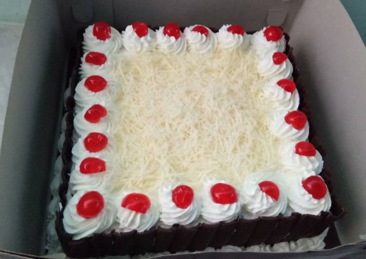 Detail Gambar Kue Ulang Tahun Simple Nomer 12