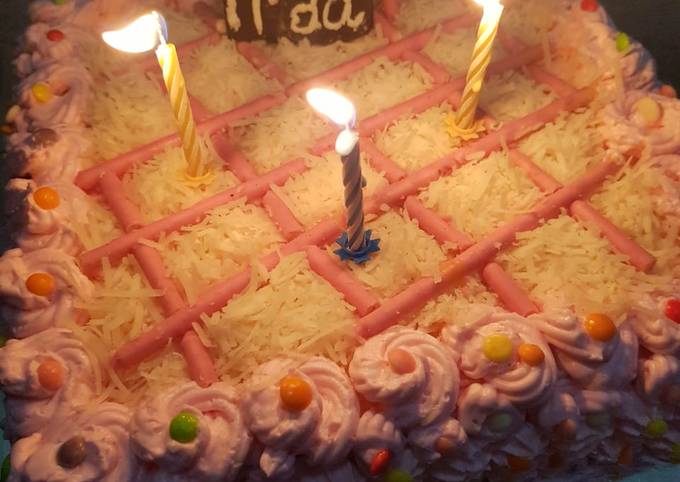 Detail Gambar Kue Ulang Tahun Simple Nomer 37