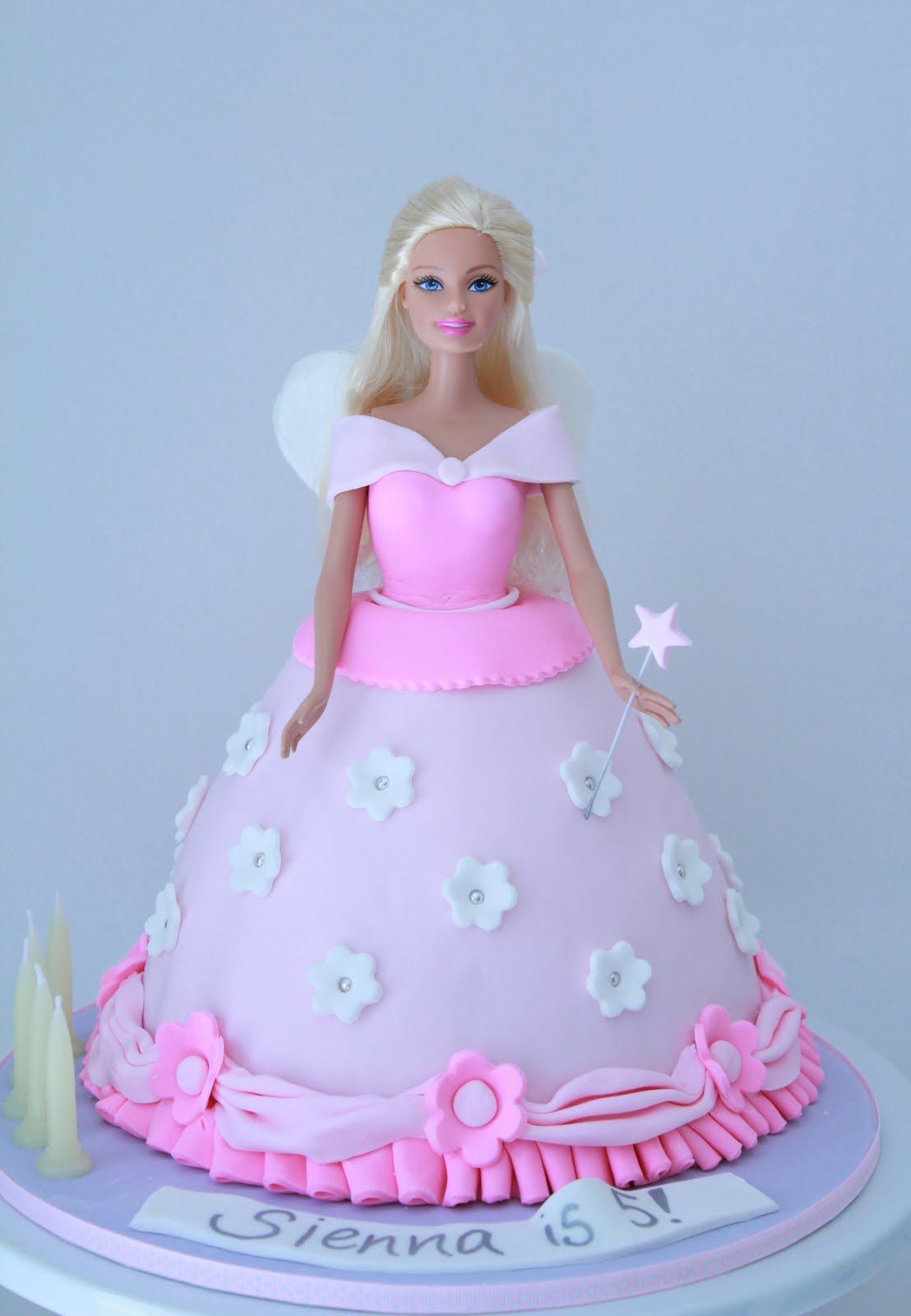 Detail Gambar Kue Ultah Barbie Nomer 56