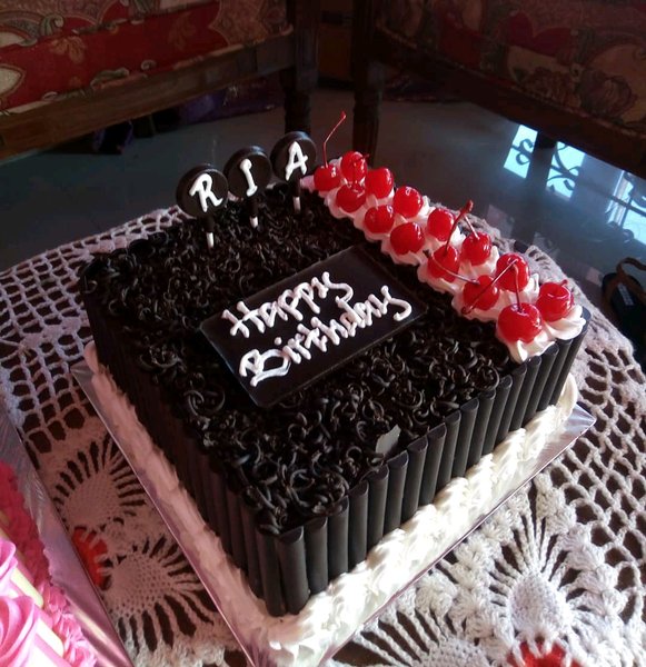 Detail Gambar Kue Ultah Black Forest Nomer 10