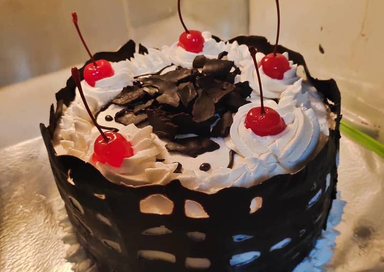 Detail Gambar Kue Ultah Black Forest Nomer 8