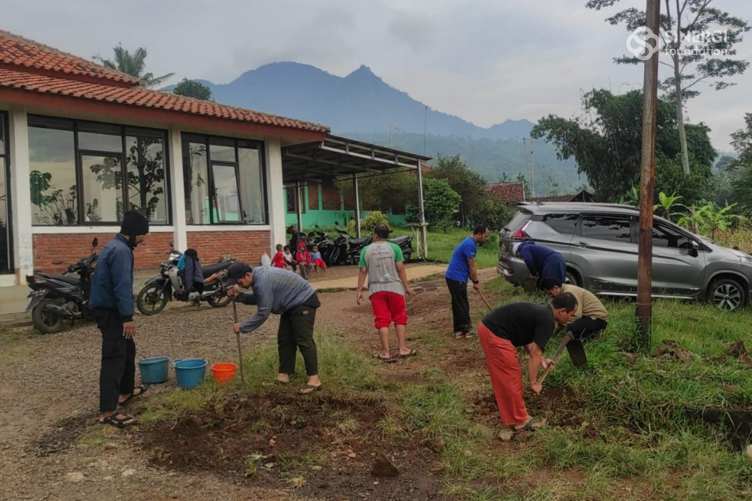 Detail Gambar Lagi Kerja Bakti Jalan Nomer 48