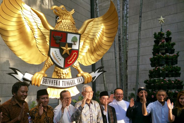 Detail Gambar Lambang Negara Republik Indonesia Nomer 32