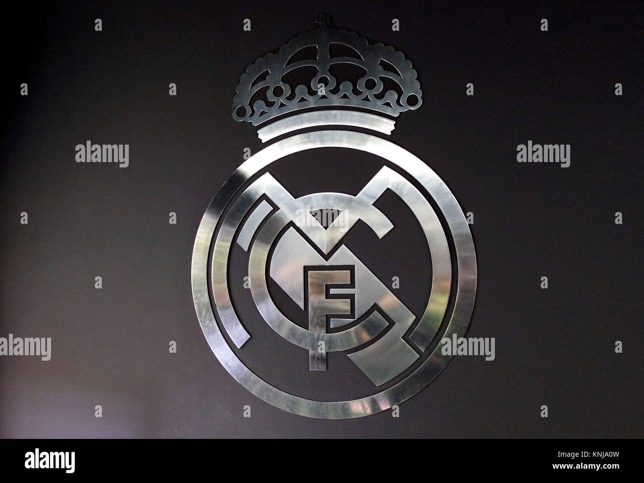 Detail Gambar Lambang Real Madrid Nomer 27