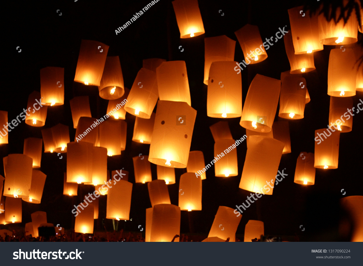 Detail Gambar Lampion Terbang Nomer 10