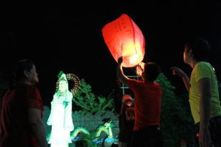 Detail Gambar Lampion Terbang Nomer 24