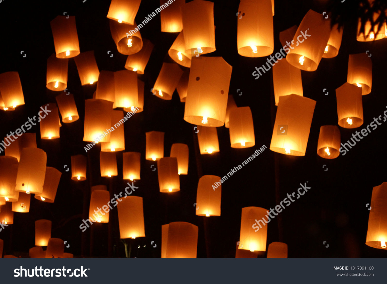 Detail Gambar Lampion Terbang Nomer 54