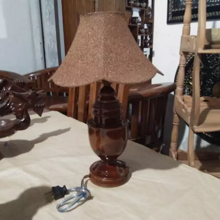 Detail Gambar Lampu Di Atas Meja Nomer 51