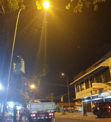 Detail Gambar Lampu Jalan Malam Hari Nomer 19