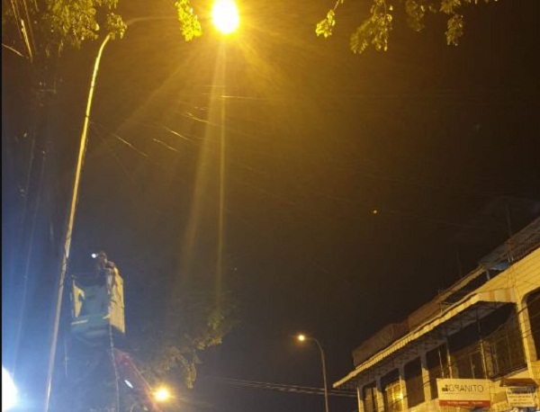 Detail Gambar Lampu Jalan Malam Hari Nomer 33