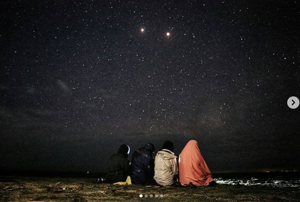 Detail Gambar Langit Malam Penuh Bintang Dan Bulan Nomer 35