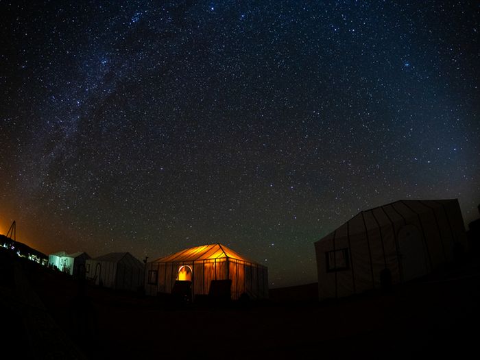 Detail Gambar Langit Malam Penuh Bintang Dan Bulan Nomer 6