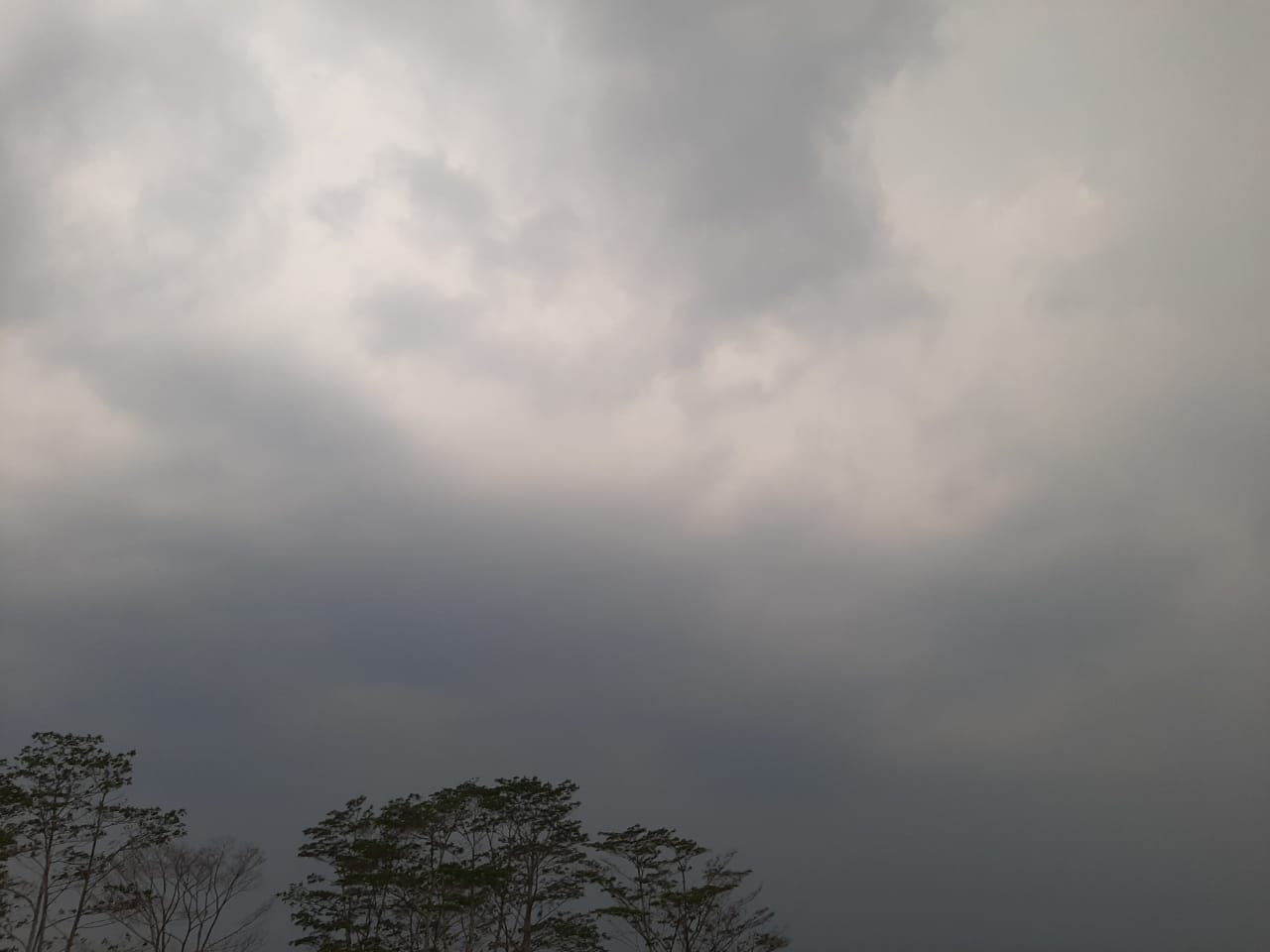 Detail Gambar Langit Mendung Nomer 2