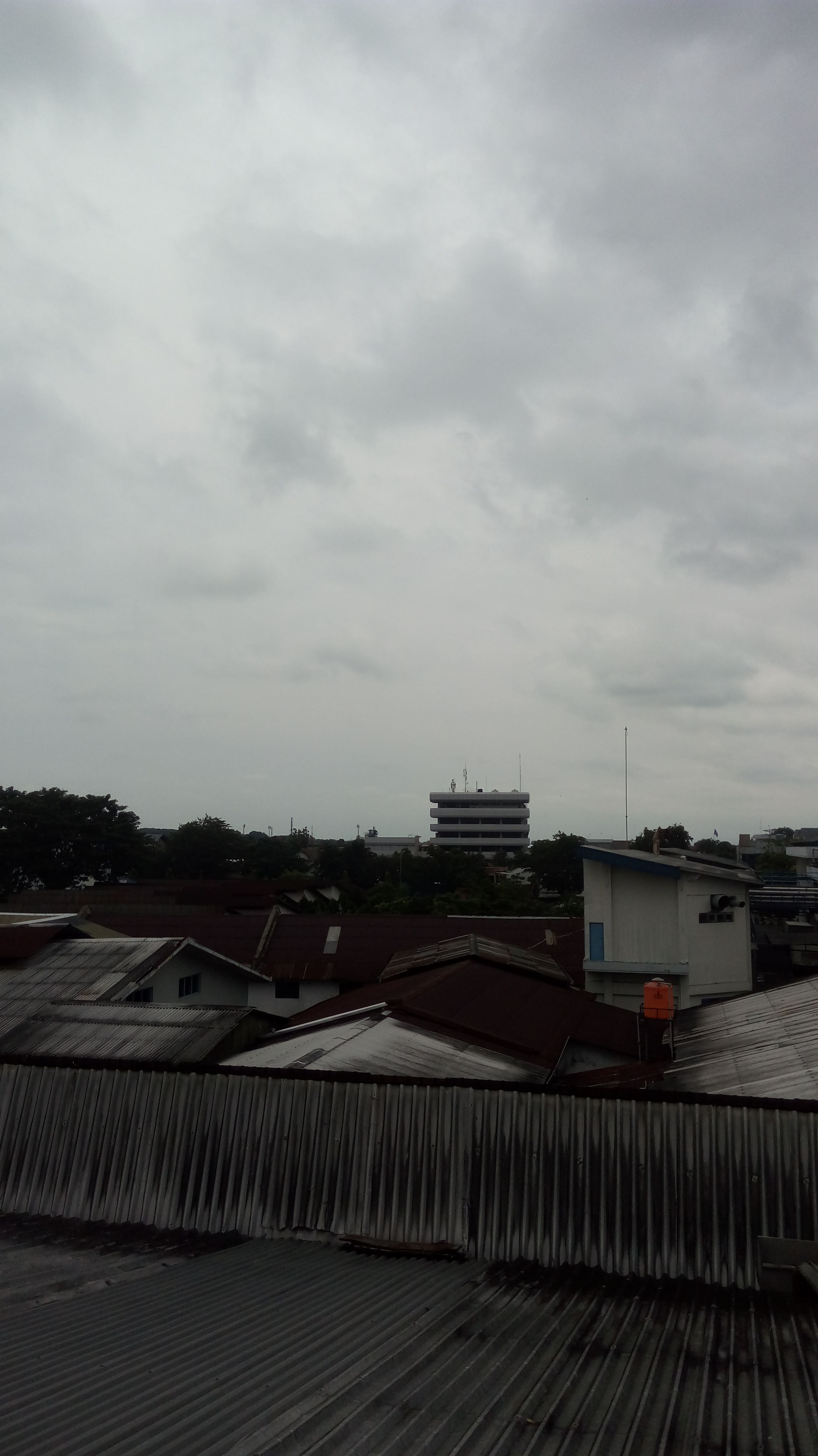 Detail Gambar Langit Mendung Nomer 14