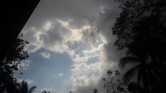 Detail Gambar Langit Mendung Nomer 22