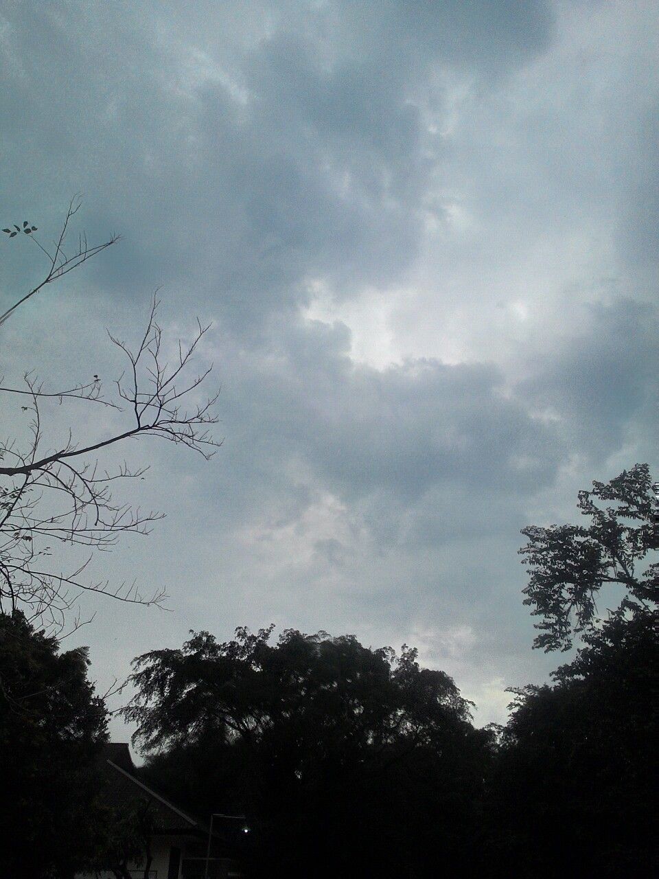 Detail Gambar Langit Mendung Nomer 4
