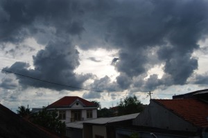 Detail Gambar Langit Mendung Nomer 38
