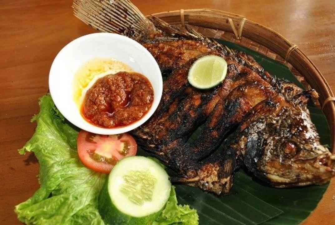 Detail Gambar Lapangan Bola Bakar Nomer 35