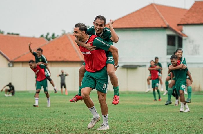 Detail Gambar Latihan Menggendong Nomer 33