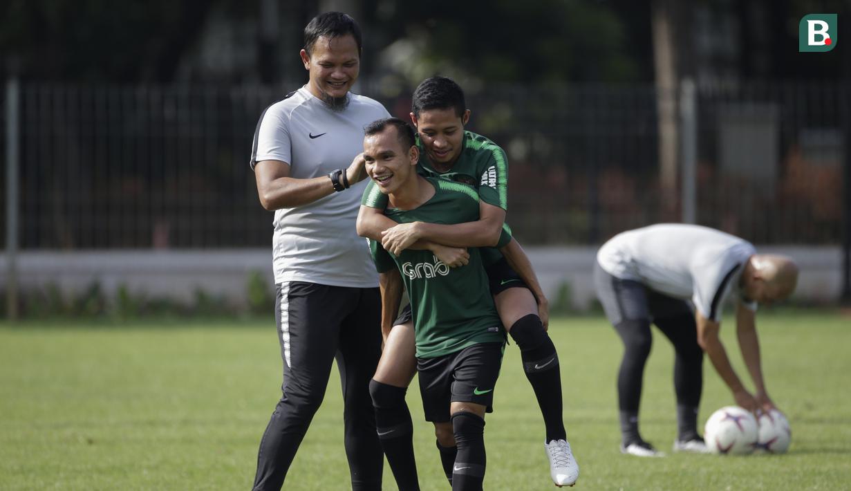 Detail Gambar Latihan Menggendong Nomer 34