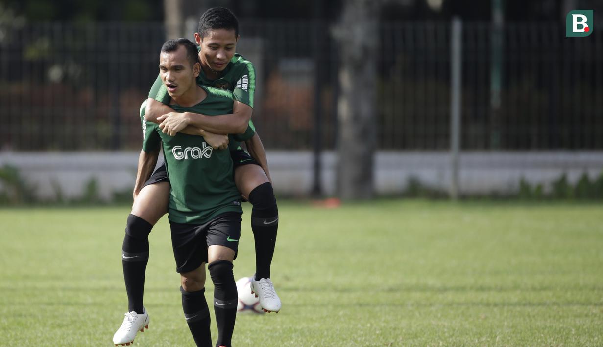 Detail Gambar Latihan Menggendong Nomer 42