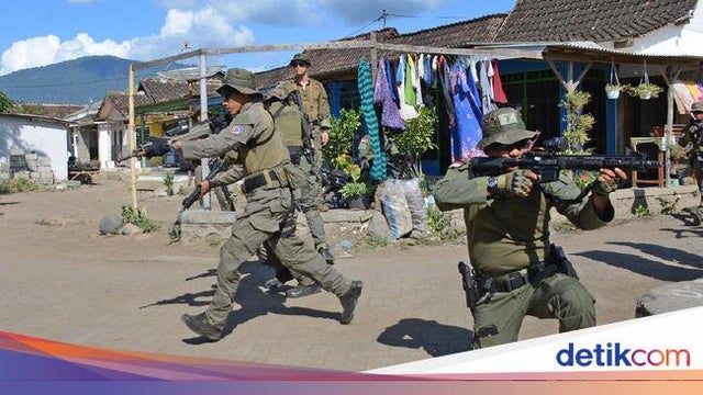 Detail Gambar Latihan Militer Indonesia Nomer 28