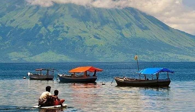 Detail Gambar Laut Dan Gunung Nomer 27