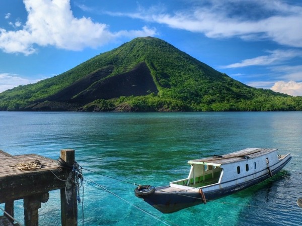 Detail Gambar Laut Dan Gunung Nomer 38