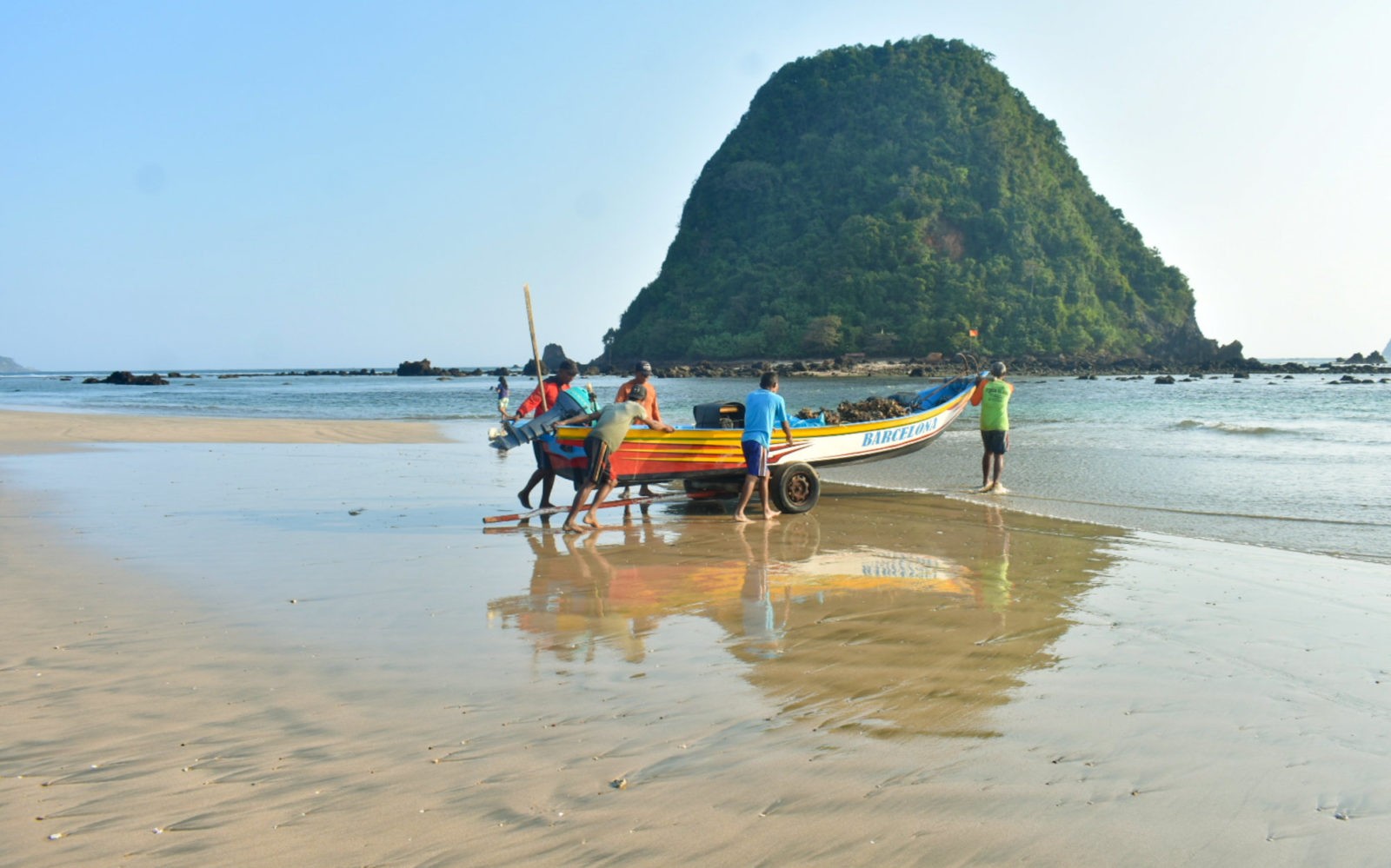 Detail Gambar Laut Merah Banyuwangi Nomer 19