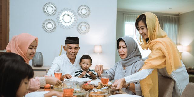 Detail Gambar Lebaran Bersama Keluarga Nomer 28