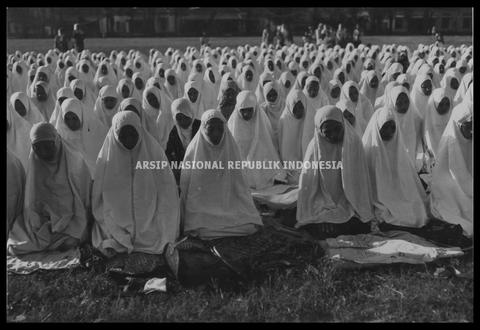 Detail Gambar Lebaran Bersama Keluarga Gambar Seni Lukis Wanita Nomer 20