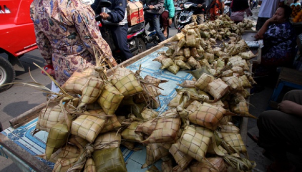 Detail Gambar Lebaran Ketupat Dilombok Nomer 15