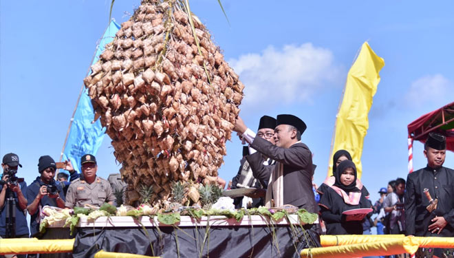 Detail Gambar Lebaran Ketupat Dilombok Nomer 17