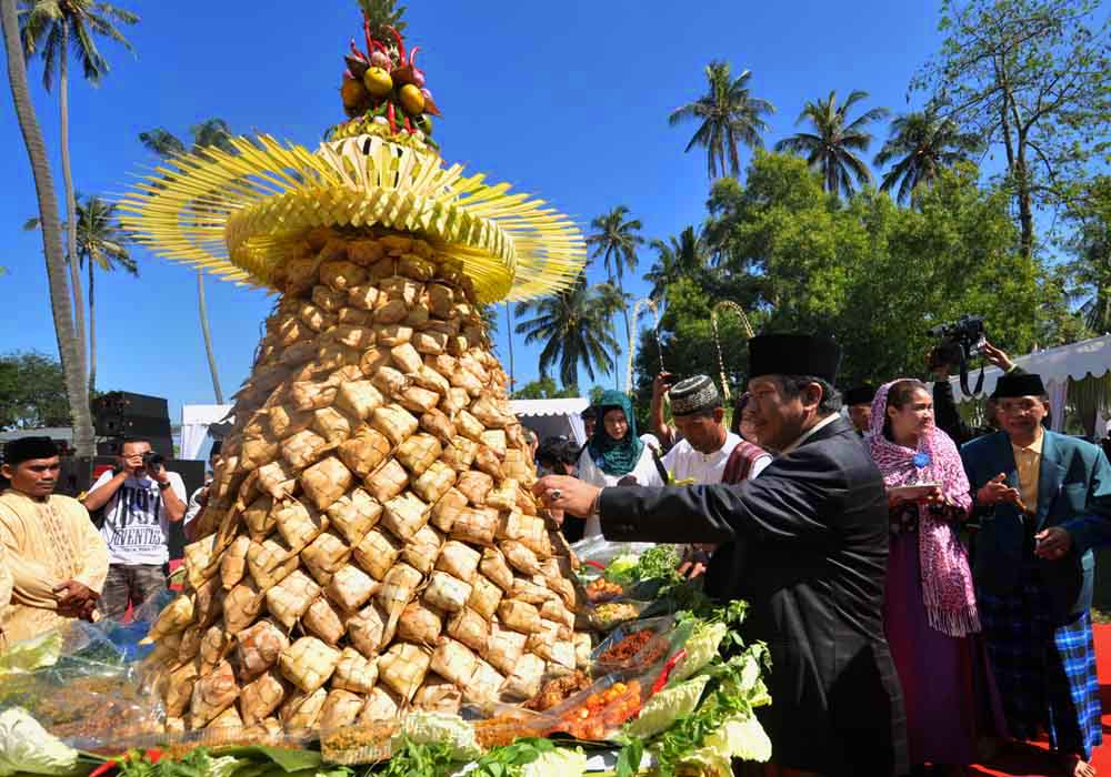 Detail Gambar Lebaran Ketupat Dilombok Nomer 4