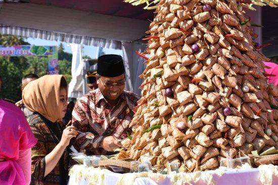 Detail Gambar Lebaran Ketupat Dilombok Nomer 54