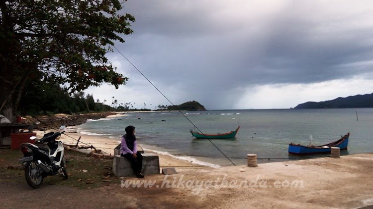 Detail Gambar Lelaki Sedang Mengejar Cinta Dipantai Nomer 36