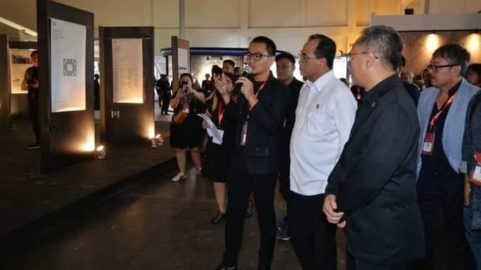 Detail Gambar Lg Lihat Pameran Foto Nomer 34