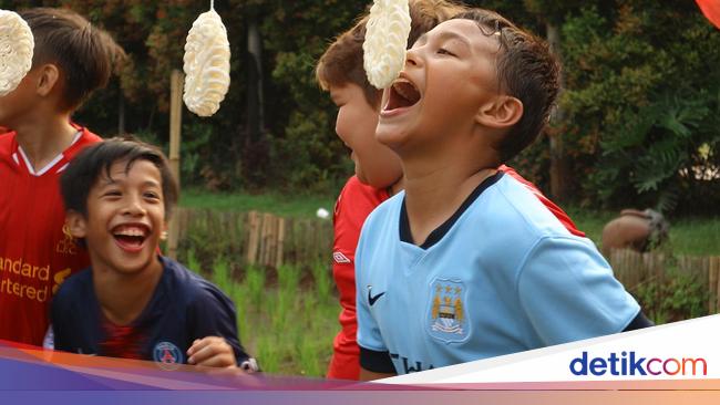 Detail Gambar Lomba Makan Kerupuk Nomer 32