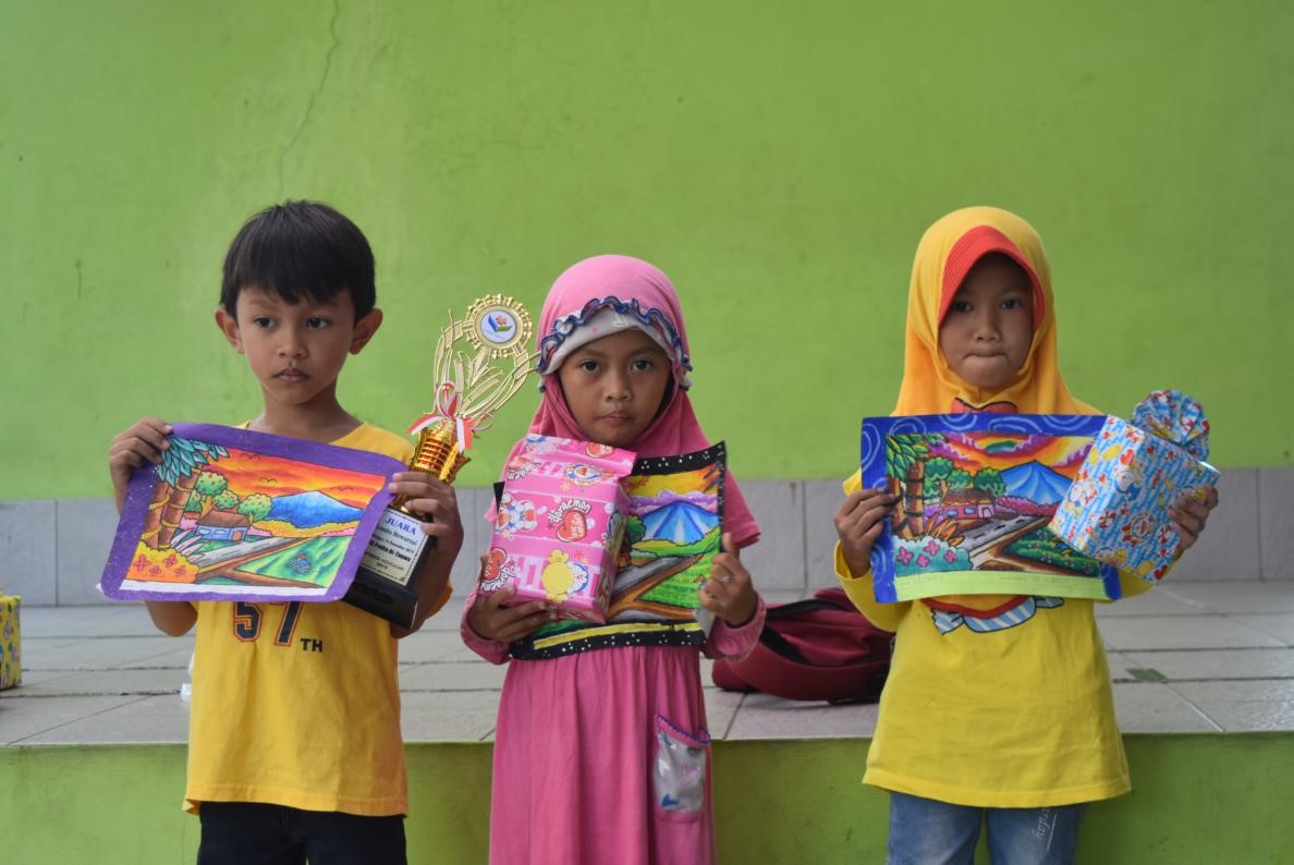 Detail Gambar Lomba Mewarnai Anak Sekolah Nomer 16