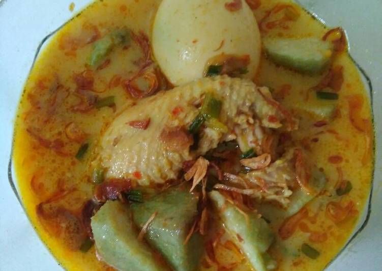 Detail Gambar Lontong Kari Ayam Nomer 3