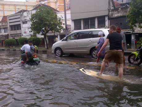 Detail Gambar Lucu Banjir Di Jakarta Nomer 22