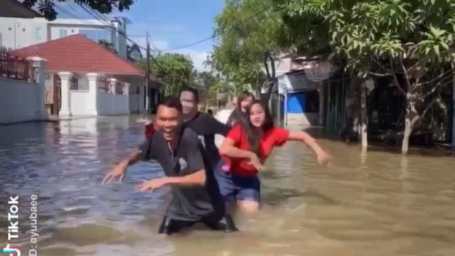 Detail Gambar Lucu Banjir Di Jakarta Nomer 31