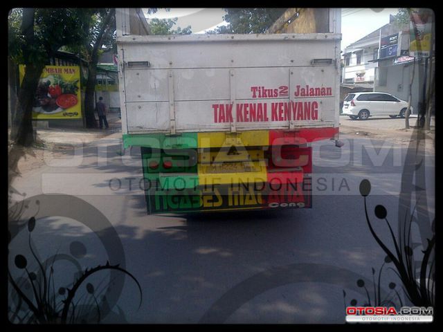 Detail Gambar Lucu Di Mobil Truk Nomer 36