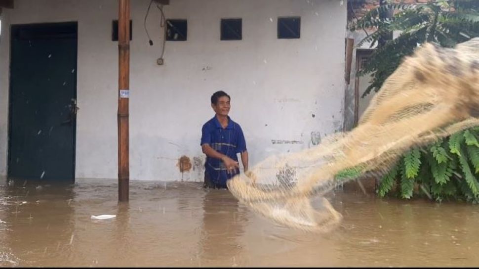 Detail Gambar Lucu Tentang Banjir Nomer 2