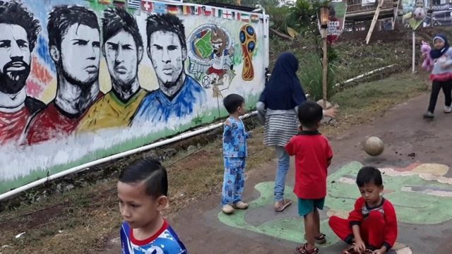 Detail Gambar Lukisan Dengan Tema Nonton Piala Dunia 2018 Nomer 8