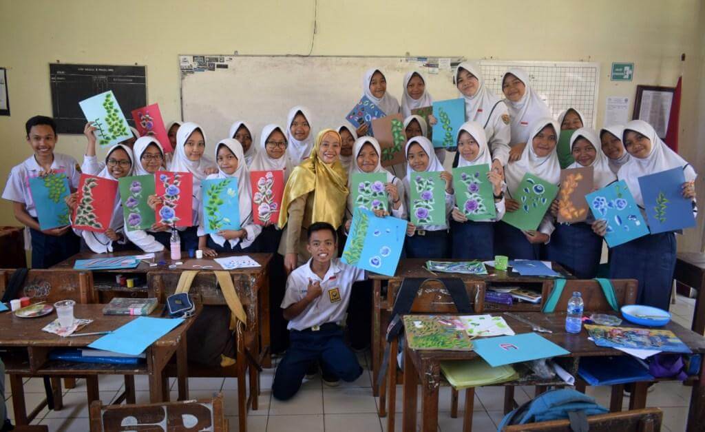 Detail Gambar Lukisan Kegiatan Di Kelas Nomer 9