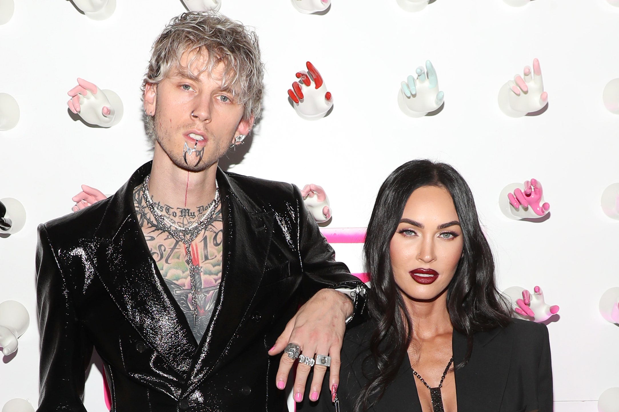 Detail Gambar Machine Gun Kelly Nomer 28