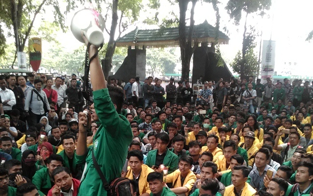 Detail Gambar Mahasiswa Sumut Unjuk Rasa Nomer 10