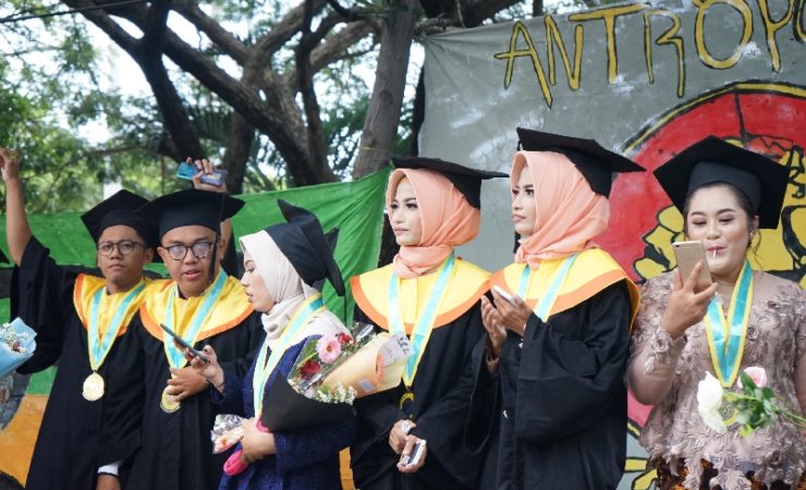 Detail Gambar Mahasiswa Wisuda Nomer 34