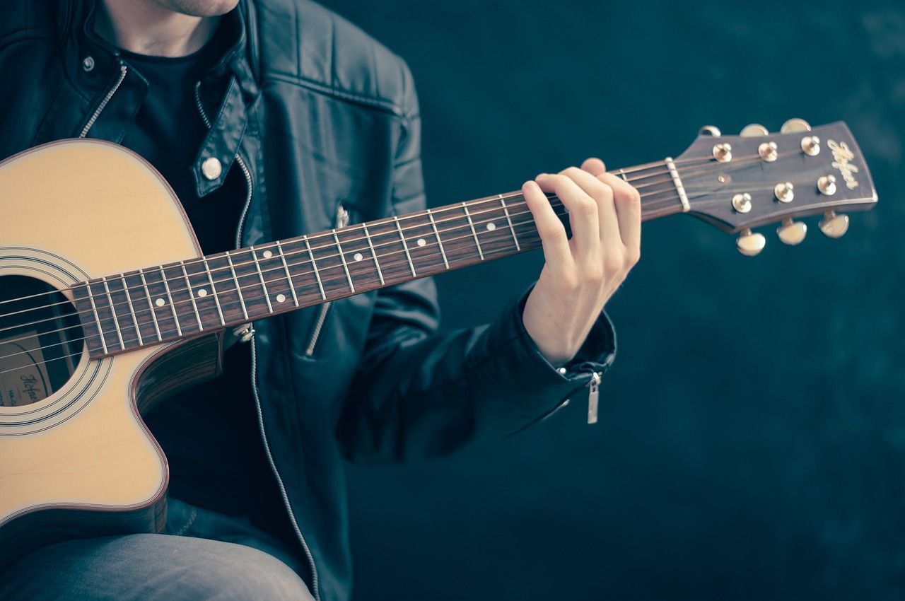 Detail Gambar Main Gitar Nomer 12